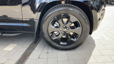 Land Rover Defender 3.0 D250 X-Dynamic SE 110 5dr Auto Diesel Estate